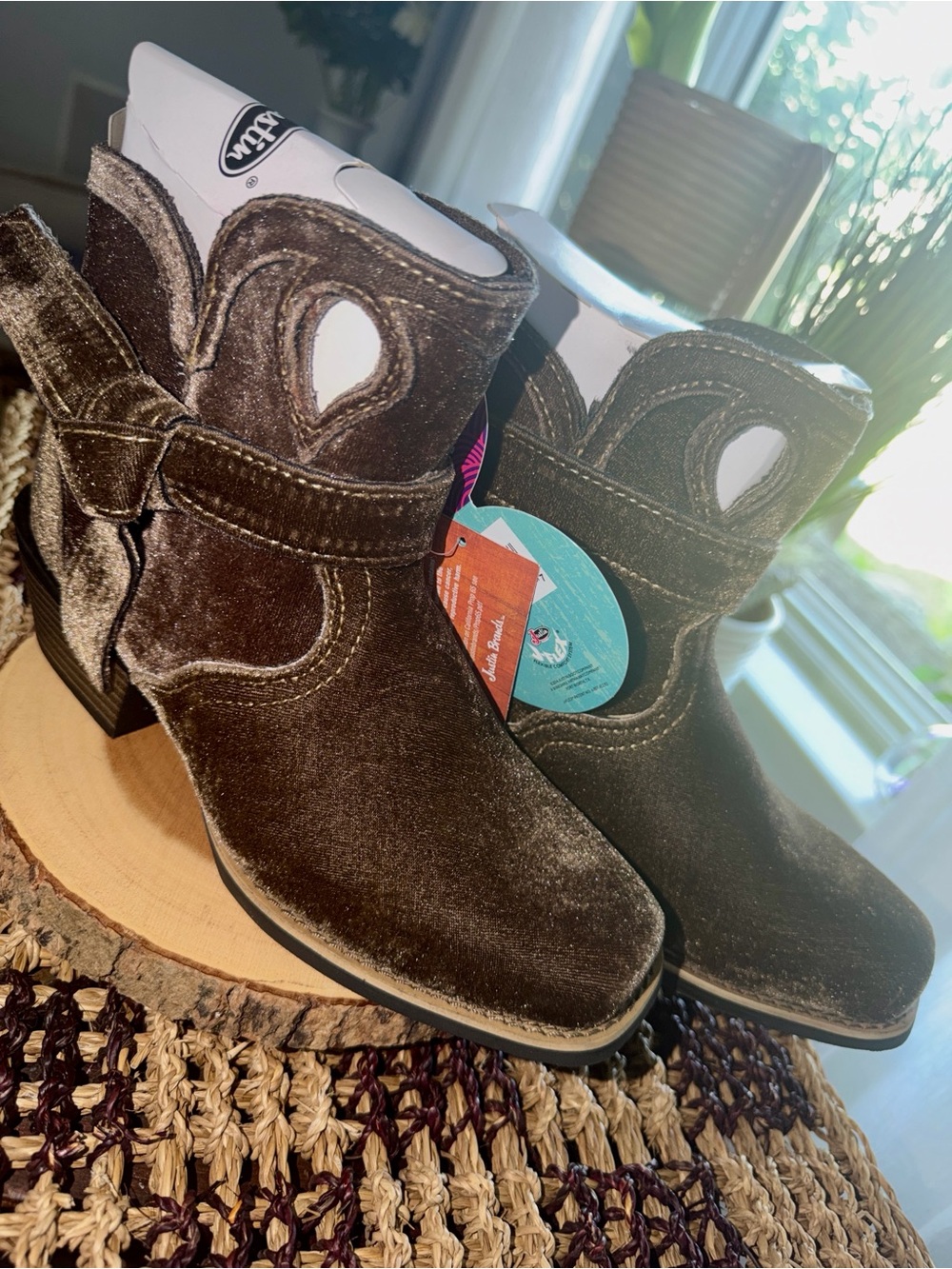 Justin Boots Elana L9756 Brown Velvet Western Ankle Boots Women’s 6B NIB